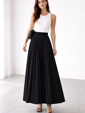 High-Waist Black Pleated Maxi Skirt — Sleek Everyday Elegance